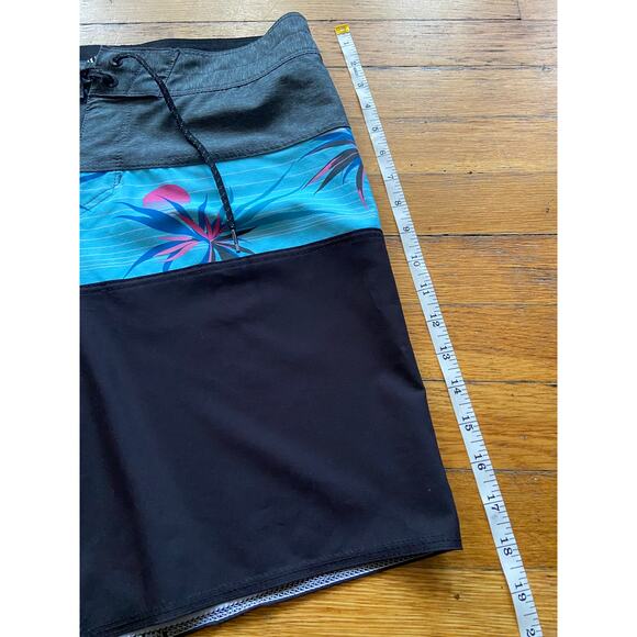 BILLABONG Recycler Tribong Pro Floral Boardshorts sz 30 - Picture 11 of 12